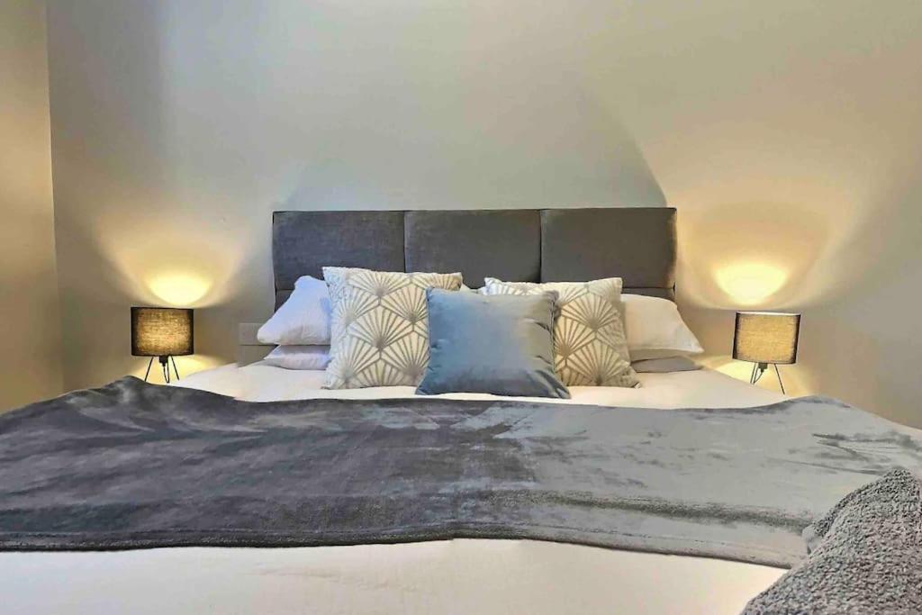 チッピング・ノートンCotswold Chapel, Sleeps Up To 5 In Kingsize Bedsアパートメント エクステリア 写真