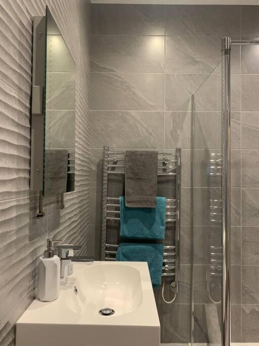 チッピング・ノートンCotswold Chapel, Sleeps Up To 5 In Kingsize Bedsアパートメント エクステリア 写真