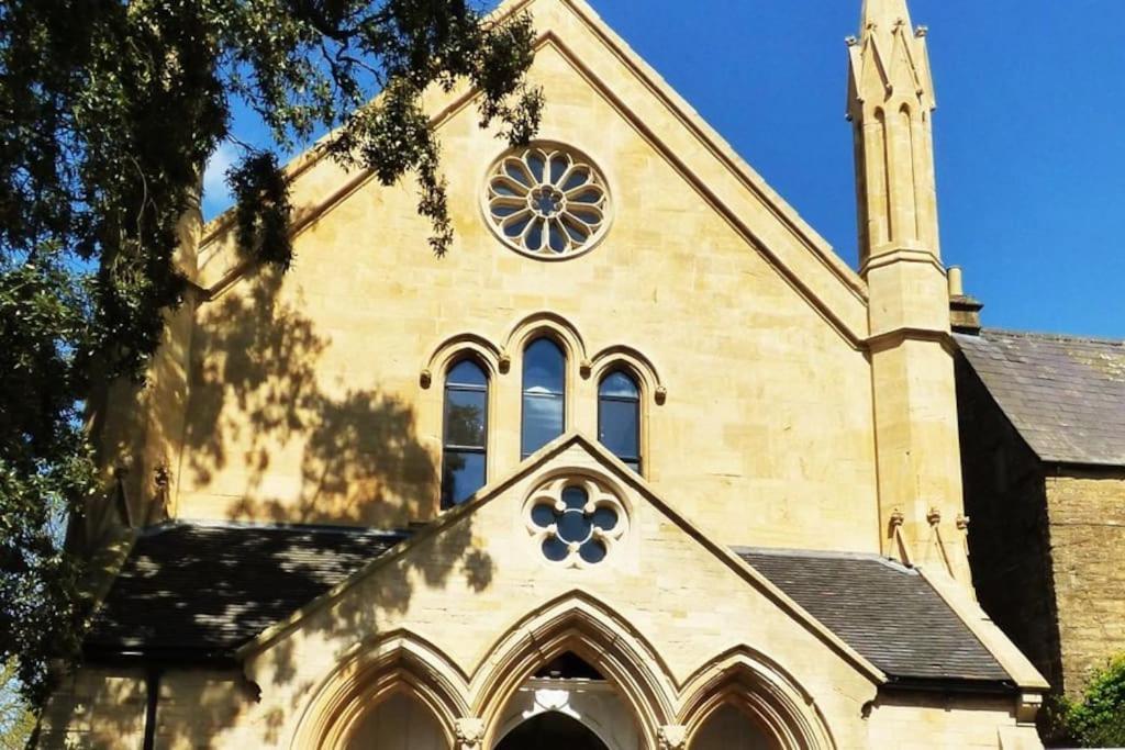 チッピング・ノートンCotswold Chapel, Sleeps Up To 5 In Kingsize Bedsアパートメント エクステリア 写真